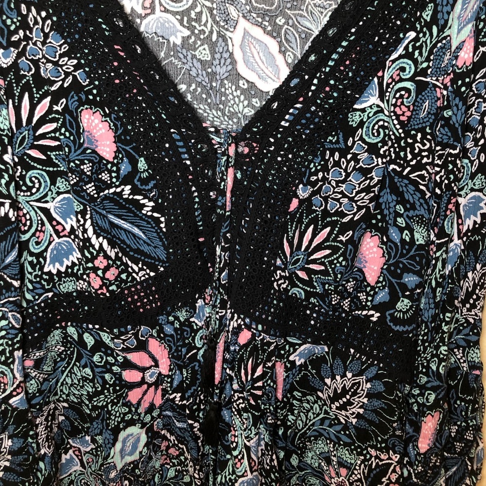 Torrid Babydoll Gauze Crochet Trim boho Lace-Up Top size 2 - Picture 4 of 9